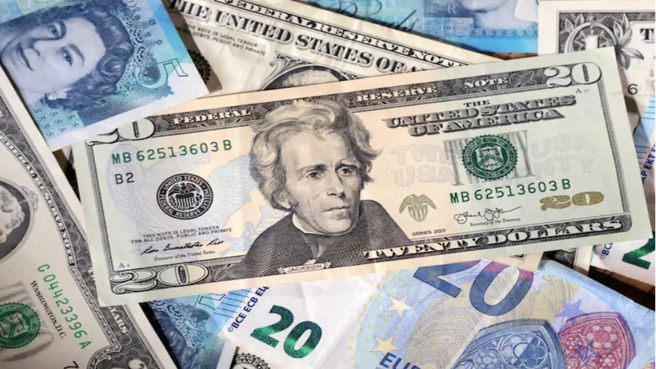 تحركات مفاجئة.. سعر الدولار والعملات الأجنبية مقابل الجنيه في تعاملات الثلاثاء بمصر